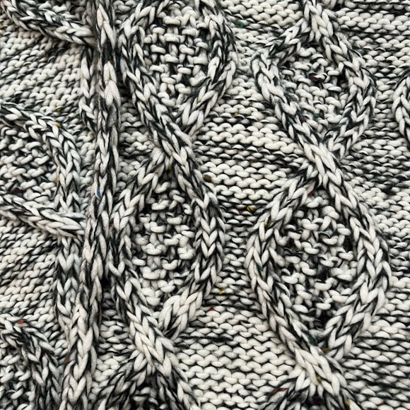 Loft chunky cream and black scarf - Picture 5 of 10